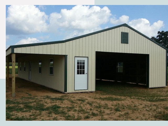 Строительство конюшен в Амурске